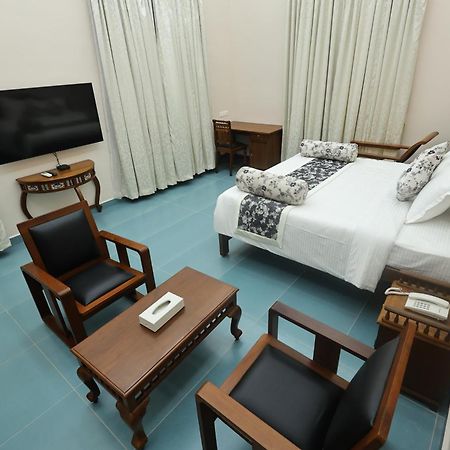 Le Colonial Suites Puducherry Eksteriør billede