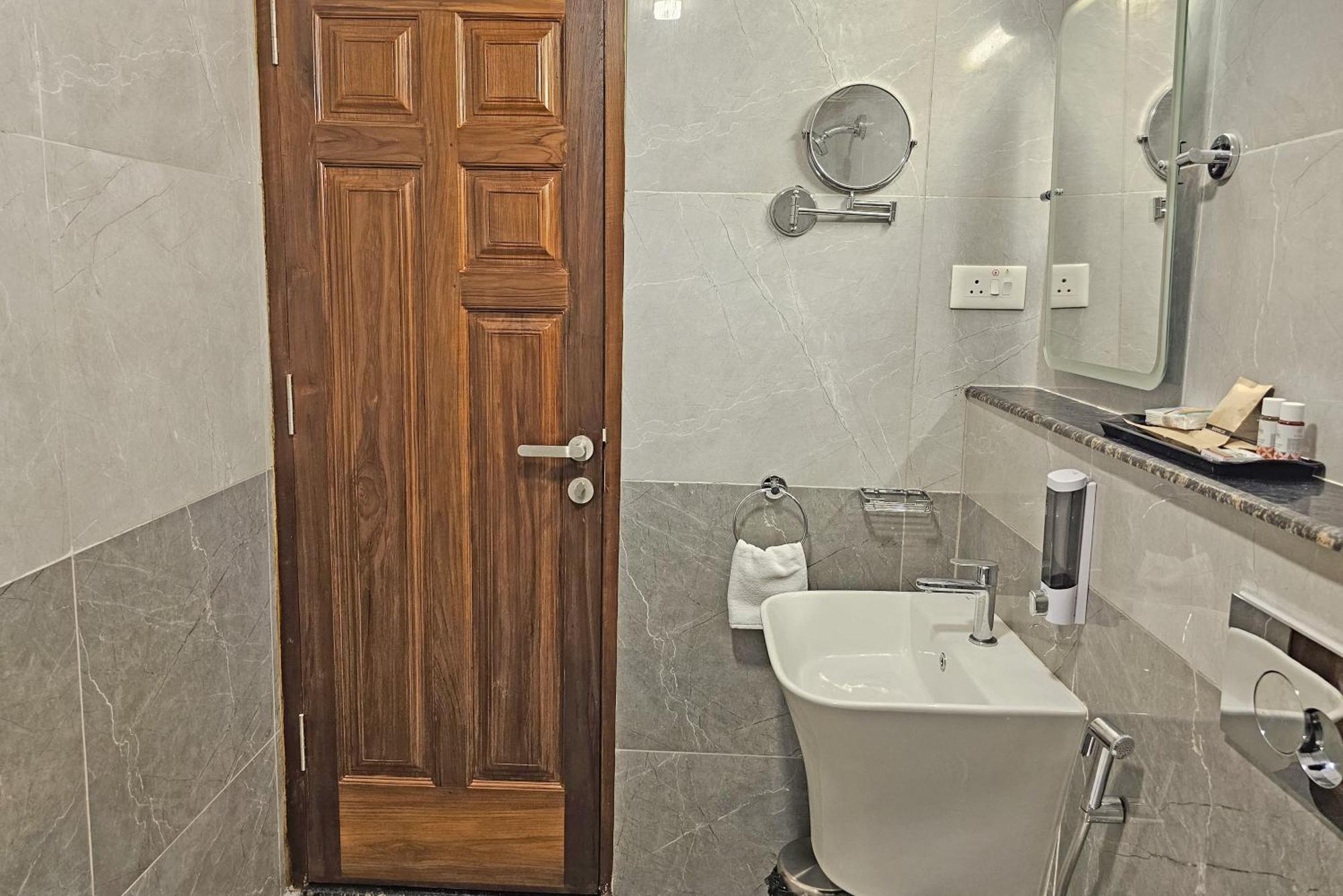 Le Colonial Suites Puducherry Eksteriør billede