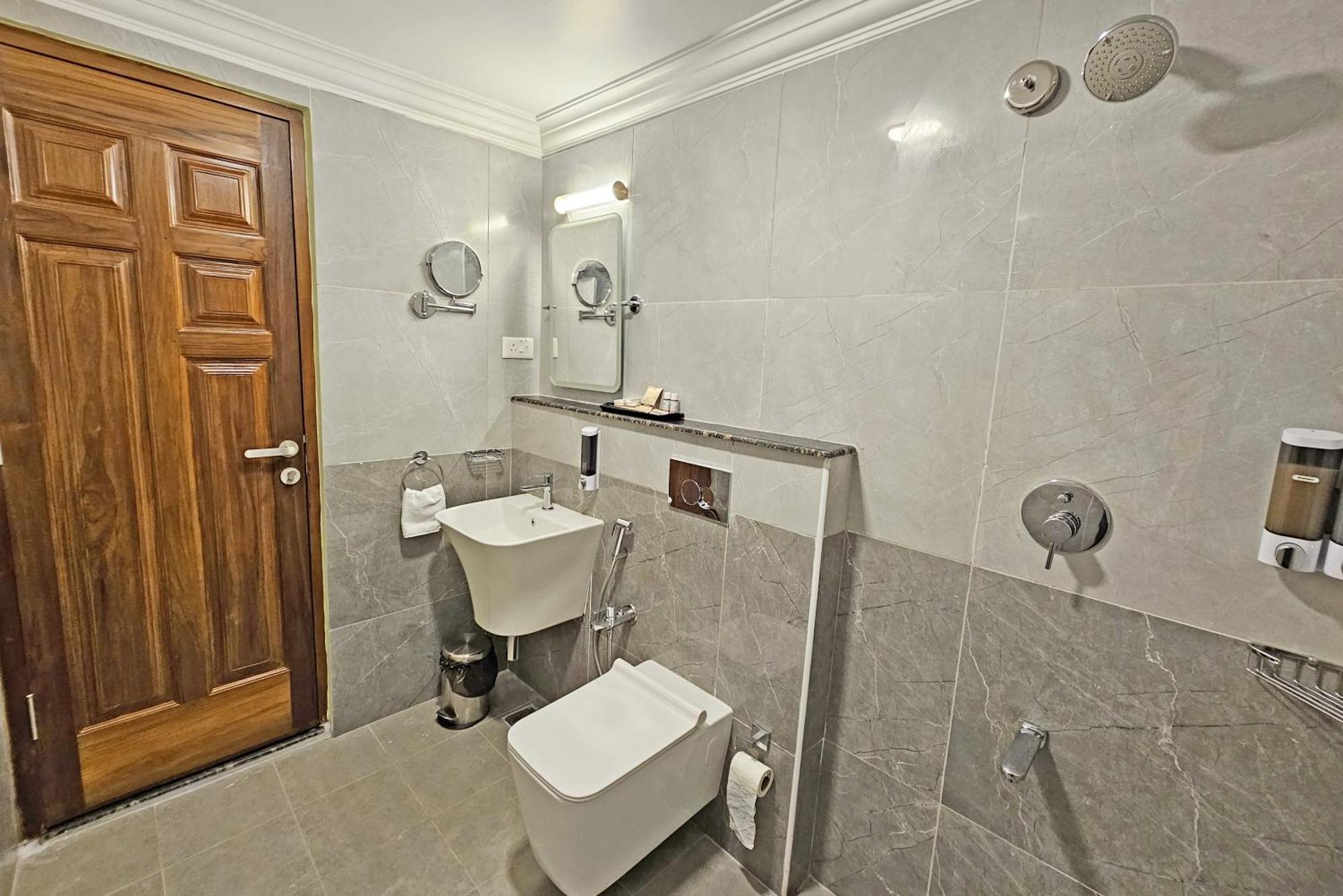 Le Colonial Suites Puducherry Eksteriør billede